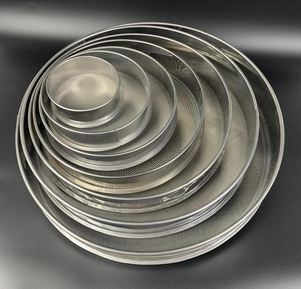 Flat sieves, diameter 10 to 30 cm, mesh size 10 to 200